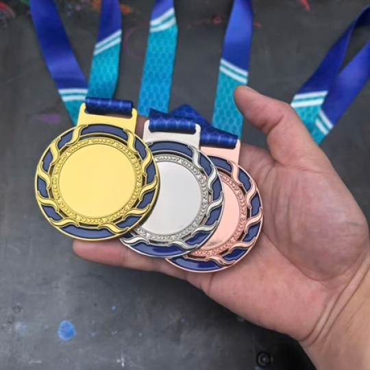 HUY CHƯƠNG TV TRƠN VIỀN